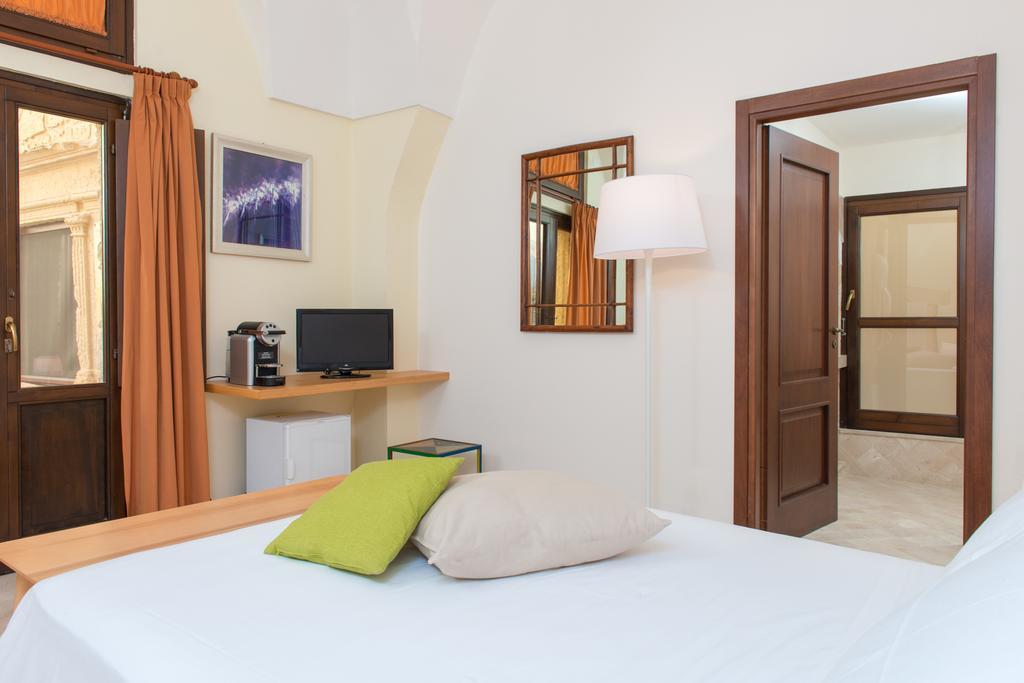 Suite Palace Castromediano Lecce Bagian luar foto